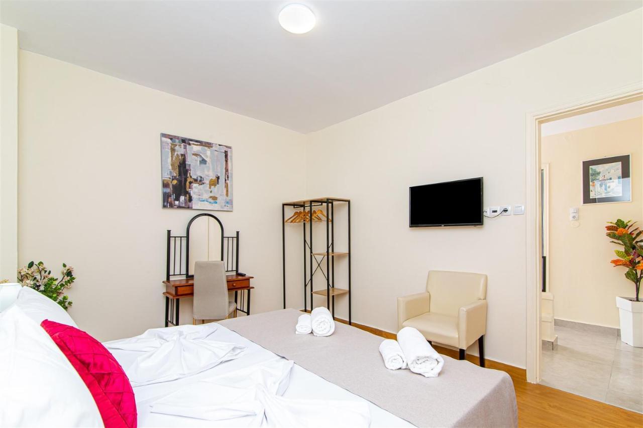Apartment Dermatas Center *