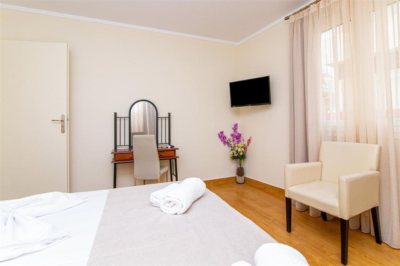 Apartment Dermatas Center *